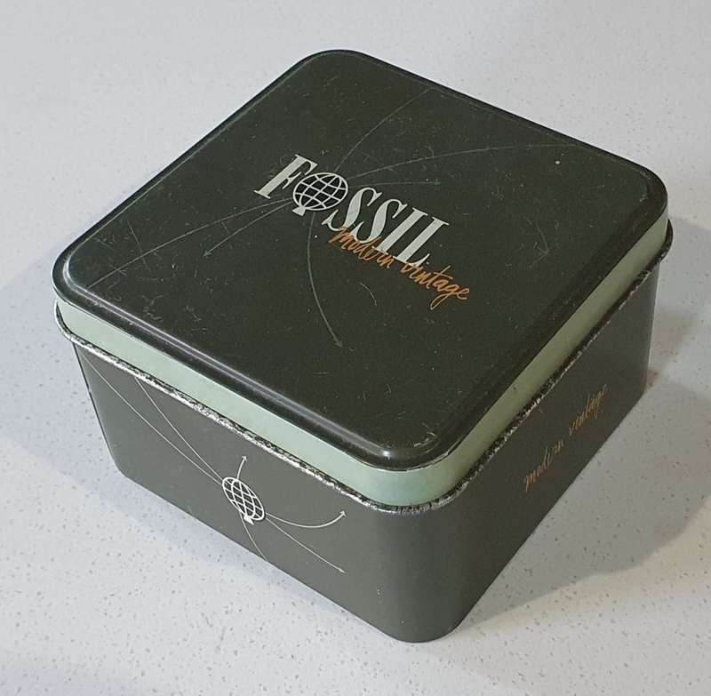 FOSSIL modern vintage tin as per photos