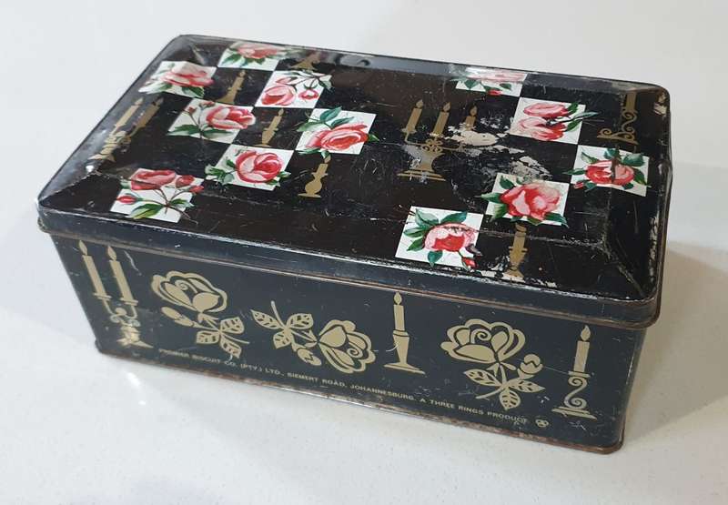 Vintage three rings product biscuit tin as per photos