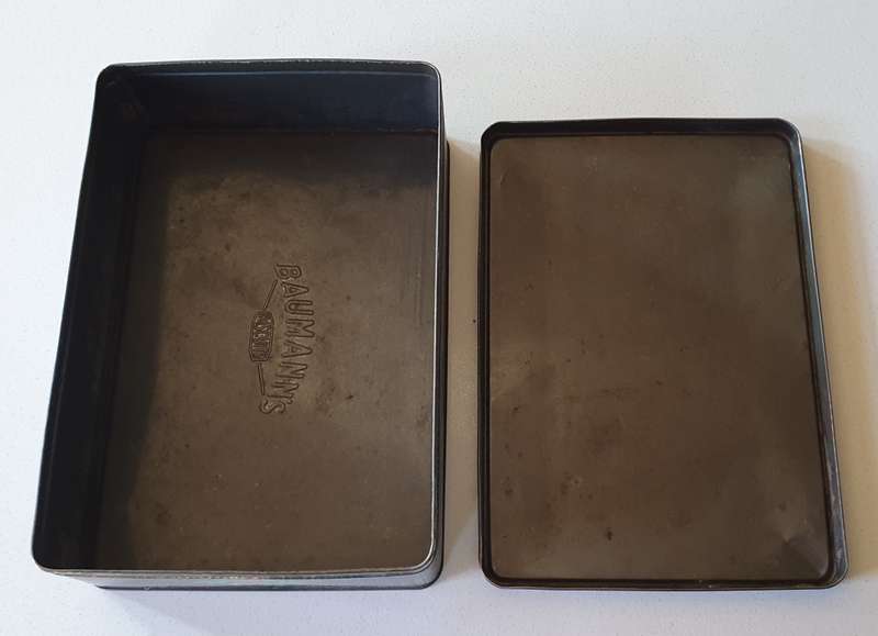 Vintage BAUMANN`S BISCUIT tin with  image roses as per photos