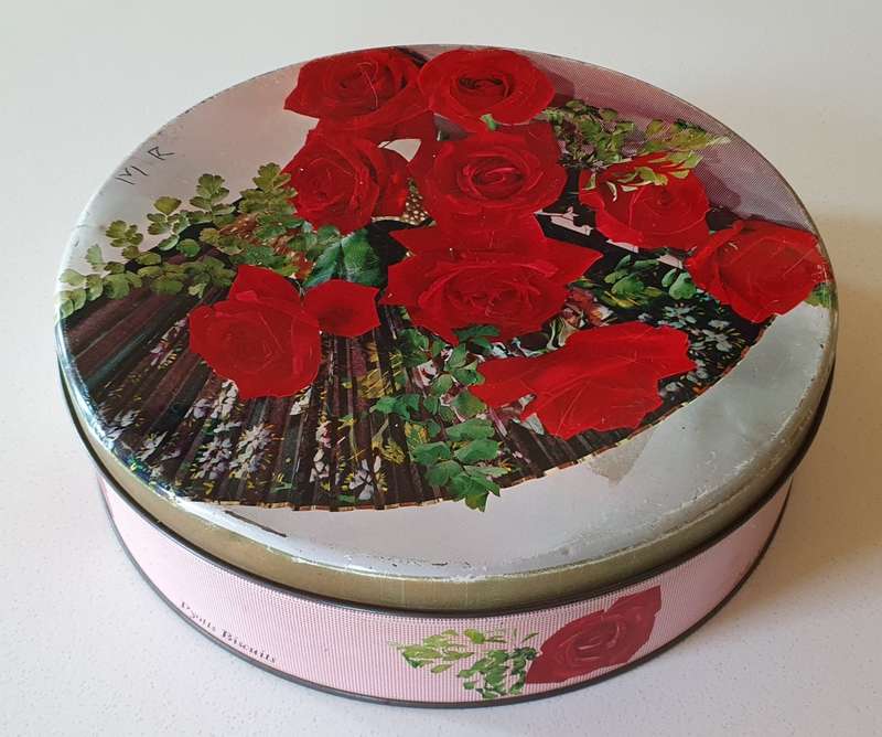 2lb PYOTTS biscuits tin as per photos