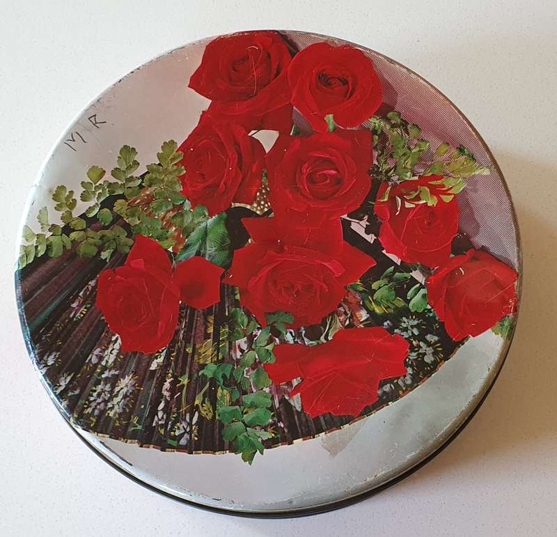 2lb PYOTTS biscuits tin as per photos