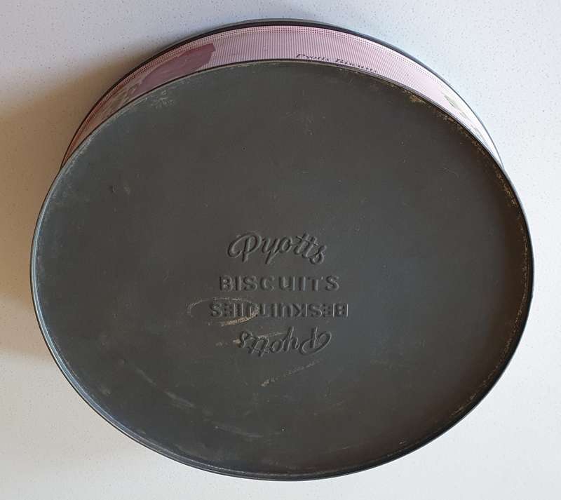 2lb PYOTTS biscuits tin as per photos