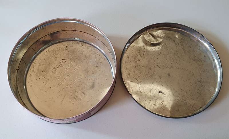 2lb PYOTTS biscuits tin as per photos