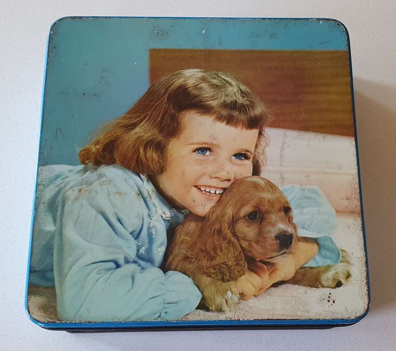 2lb PYOTTS biscuits tin as per photos