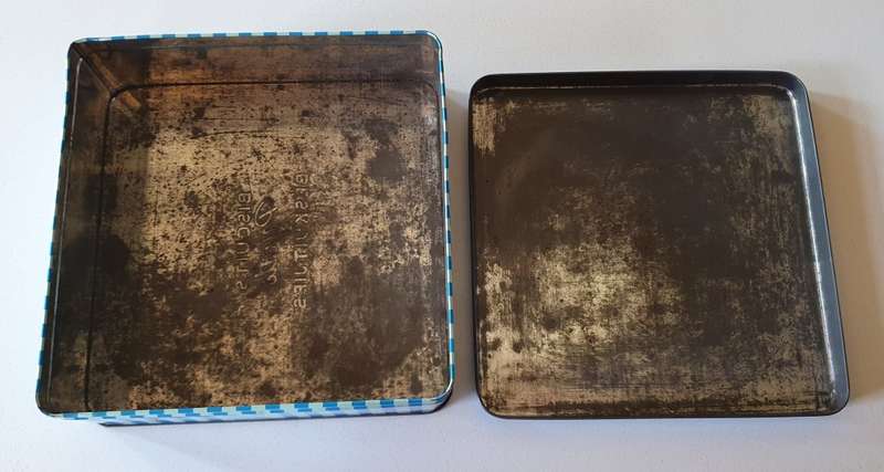 2lb PYOTTS biscuits tin as per photos