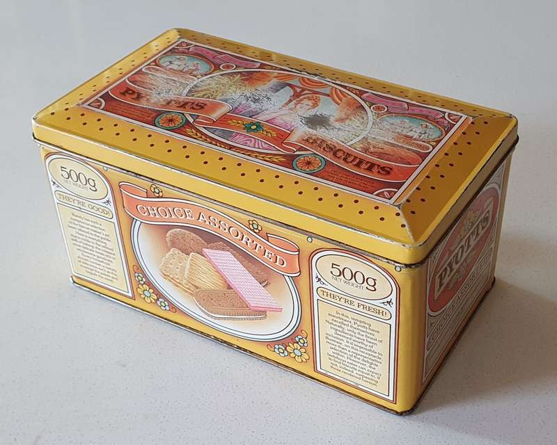 500g PYOTTS biscuits tin as per photos