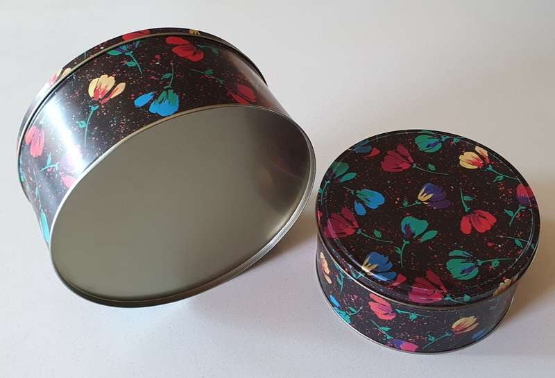 2 Round tins as per photos