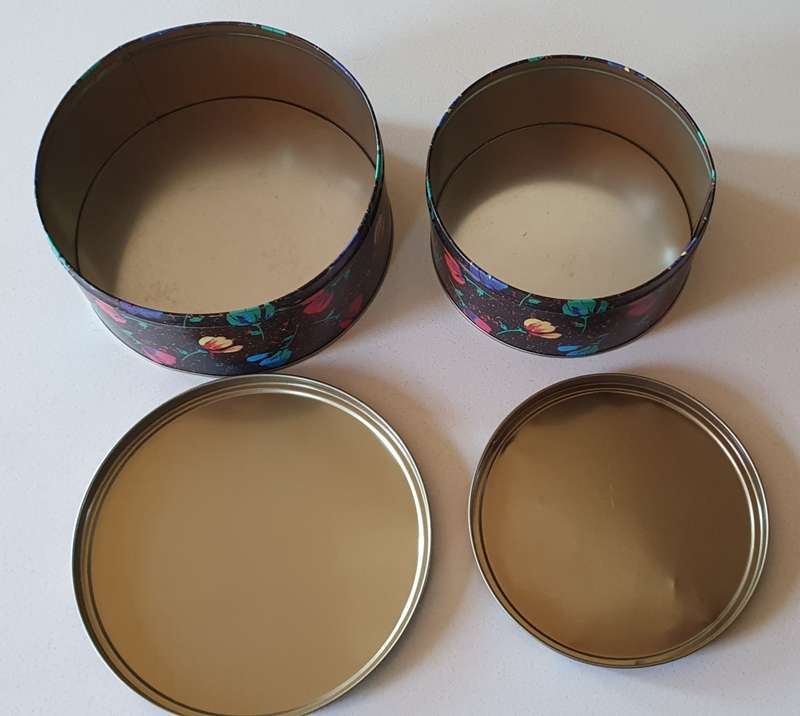 2 Round tins as per photos