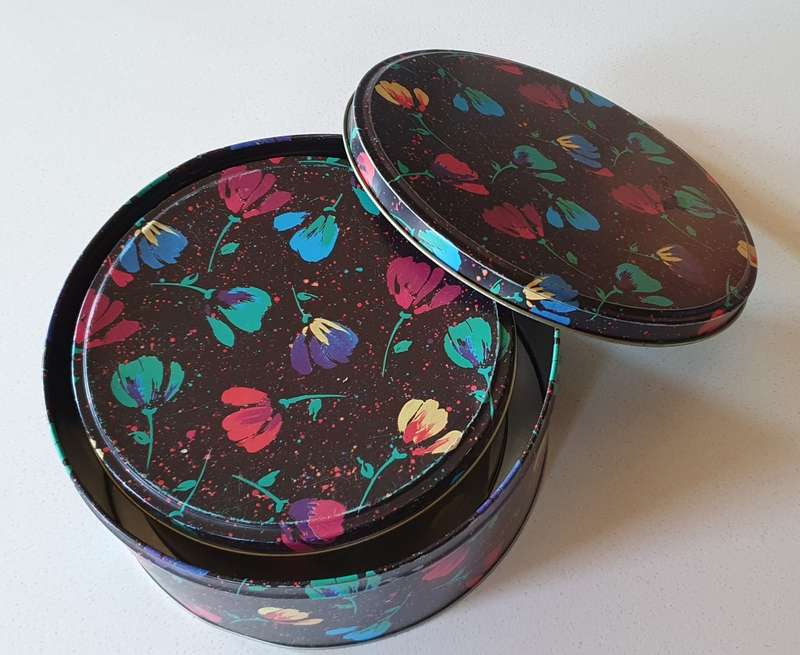 2 Round tins as per photos