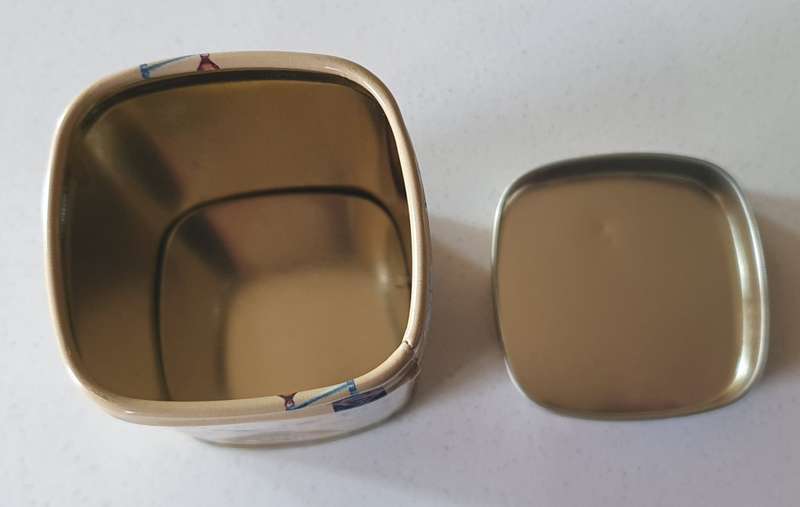 Small tea tin as per photos