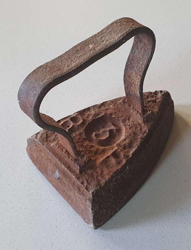Vintage cast iron, coal stove no.3 RF clothing Sad Iron as per photo
