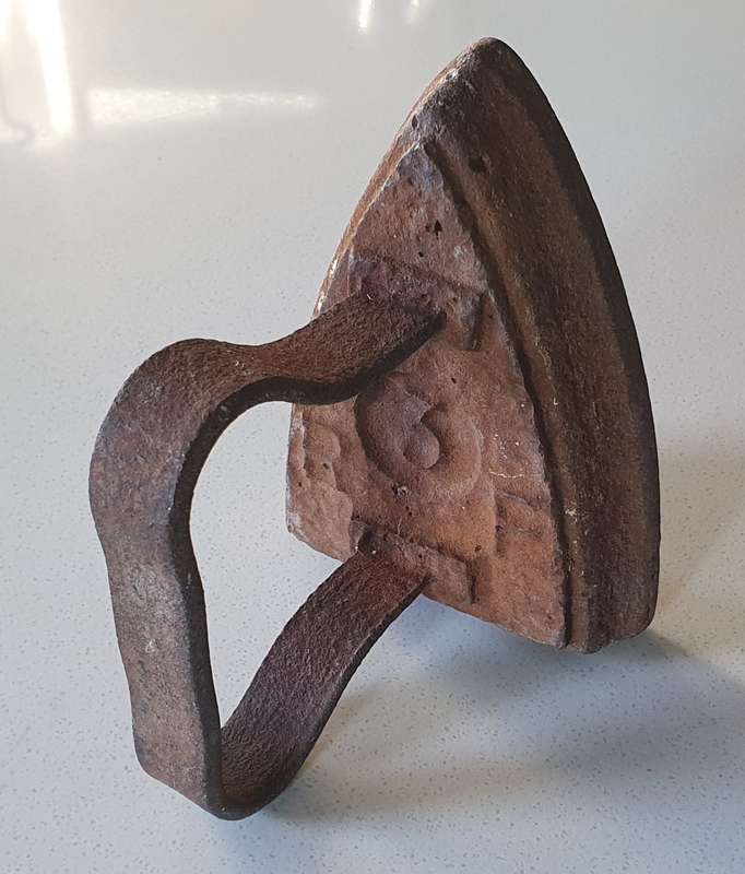 Vintage cast iron, coal stove no.3 RF clothing Sad Iron as per photo
