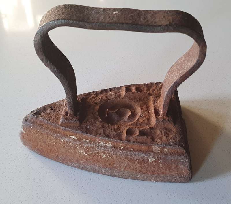 Vintage cast iron, coal stove no.3 RF clothing Sad Iron as per photo