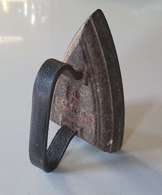 Vintage cast iron, coal stove no.4 FALKIRK clothing Sad Iron as per photo