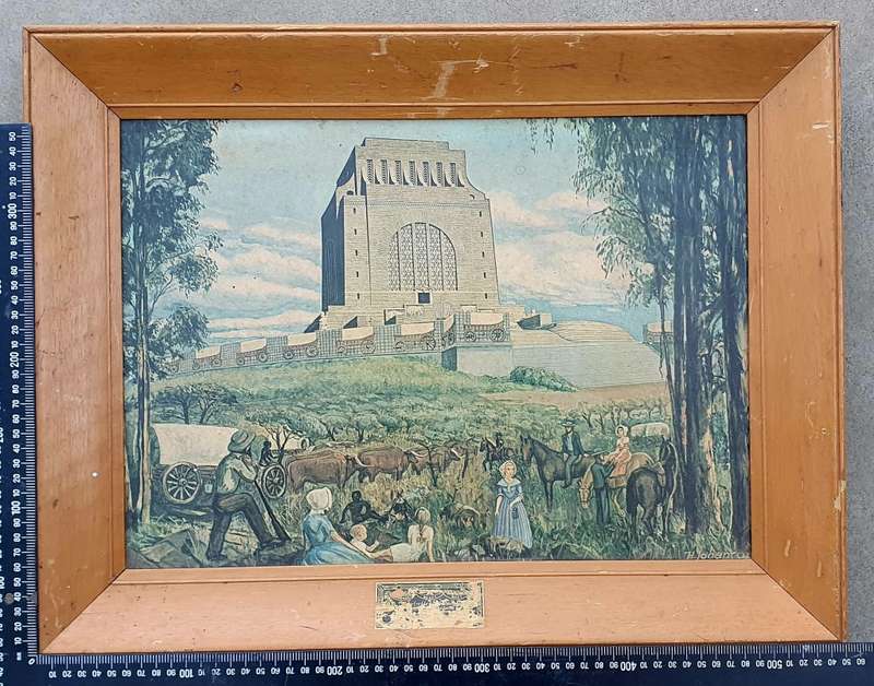 Vintage wooden frame with image of the 'VOORTREKKER MONUMENT' as per photos