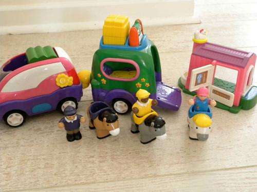 WOW toys horse and carriage set