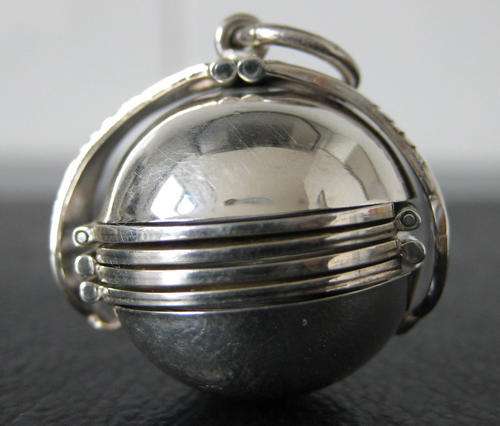 Sterling Silver 925 Photoball Pendant.......unusual... Rare Find!!!!