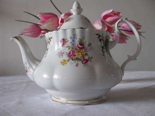 Royal Albert Berkeley Medium Teapot