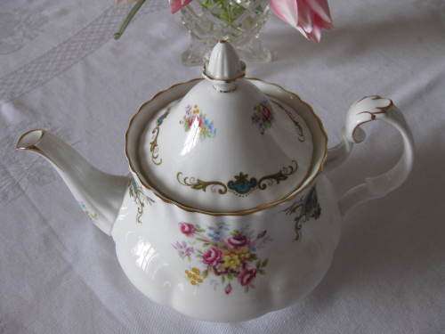 Royal Albert Berkeley Medium Teapot