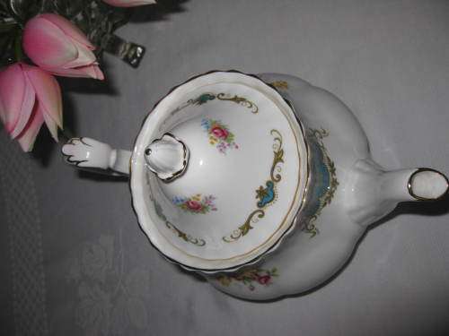 Royal Albert Berkeley Medium Teapot