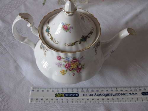 Royal Albert Berkeley Medium Teapot