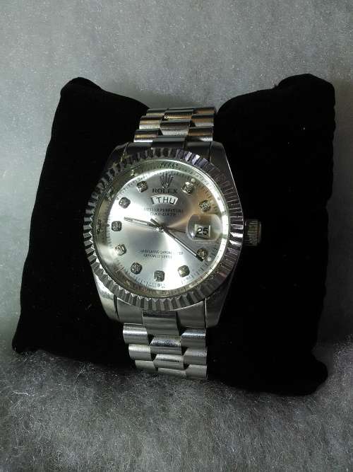 REPRODUCTION ROLEX UP FOR GRABS