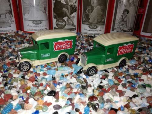 !!! COCA COLA - DELIVERY TRUCKS X 2  - EXCELLENT CONDITION - GREAT COLLECTORS ITEM !!!