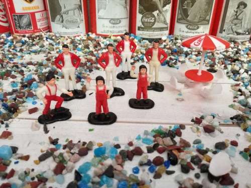 COCA COLA - MINATURE PLASTIC PICNIC SET. NICE COLLECTORS ITEM !!!