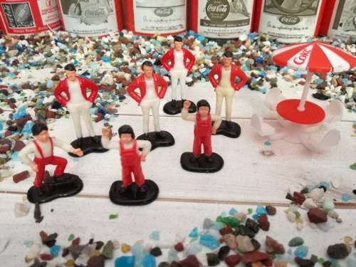 COCA COLA - MINATURE PLASTIC PICNIC SET. NICE COLLECTORS ITEM !!!