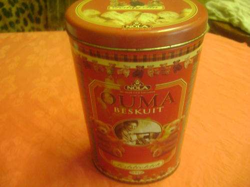 OUMA BESKUIT TEDDY TIN