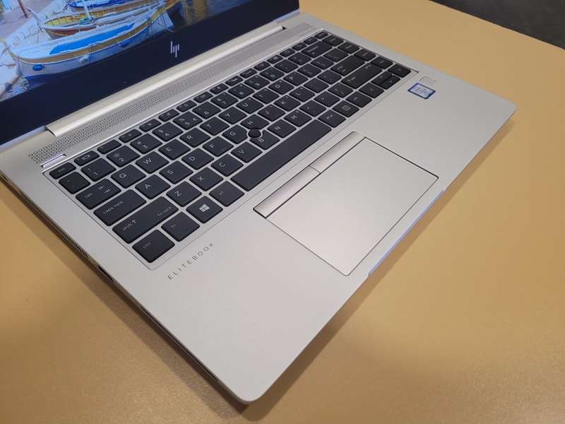 beautiful&fast!*HP ELITEBOOK 840 G5*i5-8350U*8GB RAM*256GB SSD*FHD*BACKLIT*UHD GRAPHICS