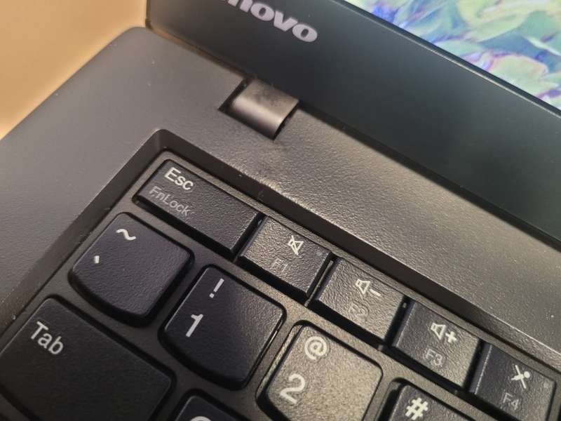 Fast!*Lenovo Thinkpad T450*i5-5300U*8gb ram*240gb ssd*HD+ DISPLAY*