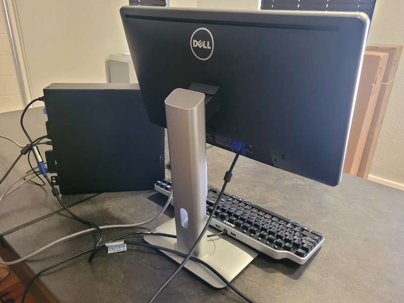 DELL COMBO!*DELL OPTIPLEX 5040*i5-6500U*8GB RAM*256GB SSD*DELL MONITOR*KEYBOARD AND MOUSE