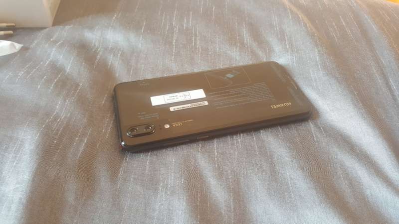 Mint Condition Huawei P20 128Gb Black In Box with Accessories