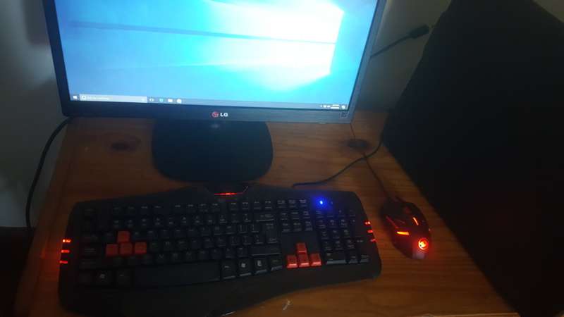 Complete Lenovo M83 Desktop Pc i3 4150 - 8Gb ram - 1Tb Hardrive + 20" LG LED Monitor