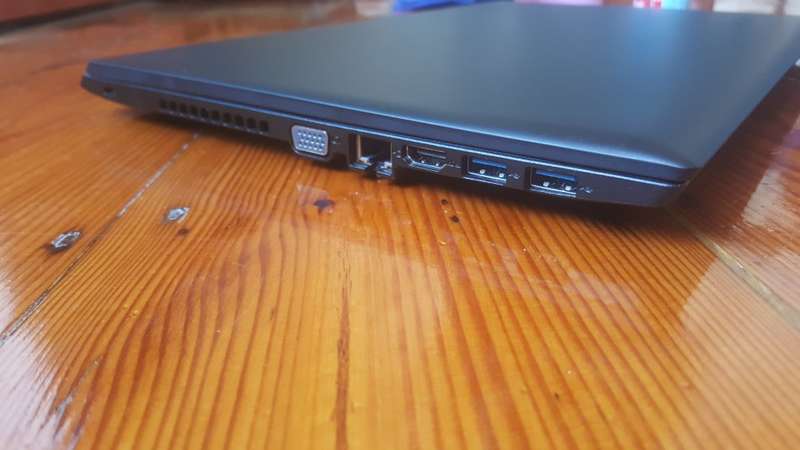 **MINT CONDITION** LENOVO V510 I5 7200U, 8GB RAM, 500GB HDD, WARRANTY TILL 2020