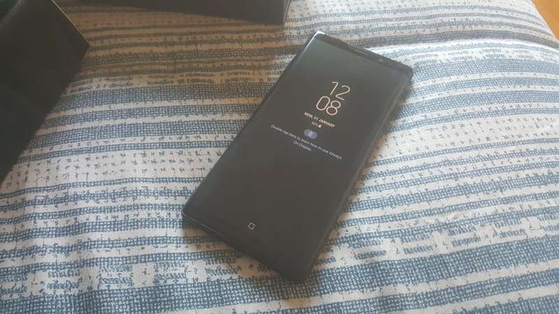 **MINT CONDITION**SAMSUNG NOTE 8 64GB + DEX STATION + WIRELESS CHARGER