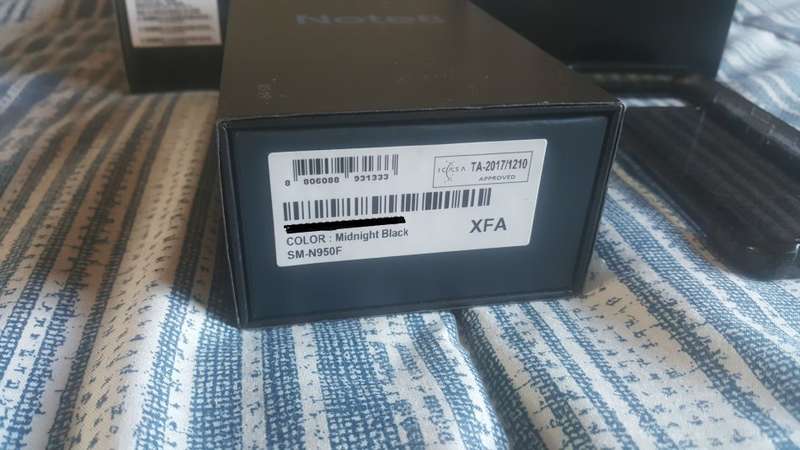 **MINT CONDITION**SAMSUNG NOTE 8 64GB + DEX STATION + WIRELESS CHARGER