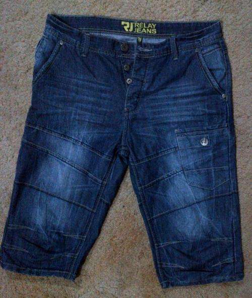 Markhams RJ Relay Jeans and Truworths T-Shirt (Mens)