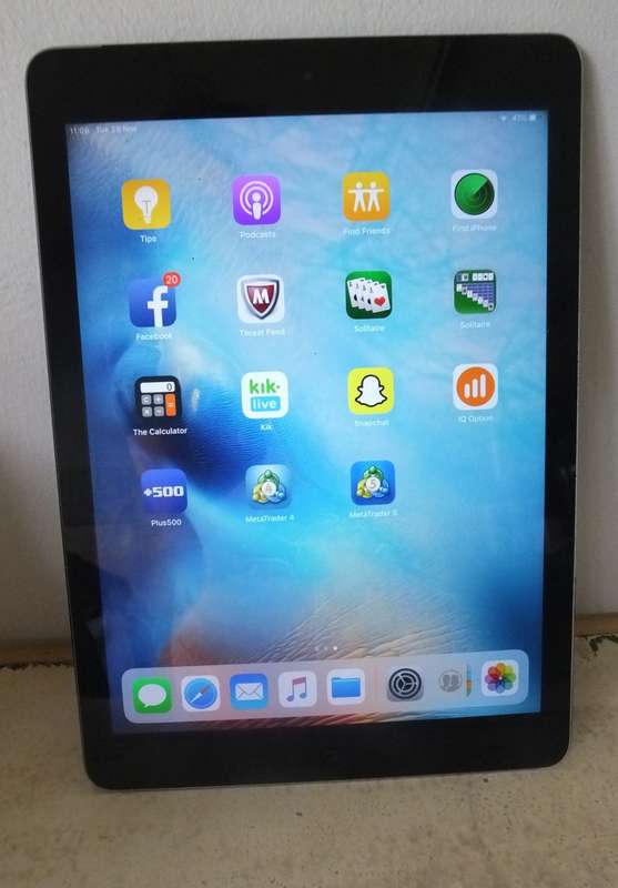 Apple iPad Air 64GB WiFi + Cellular / LTE with Original Apple Box in EXCELLENT Like New Condition