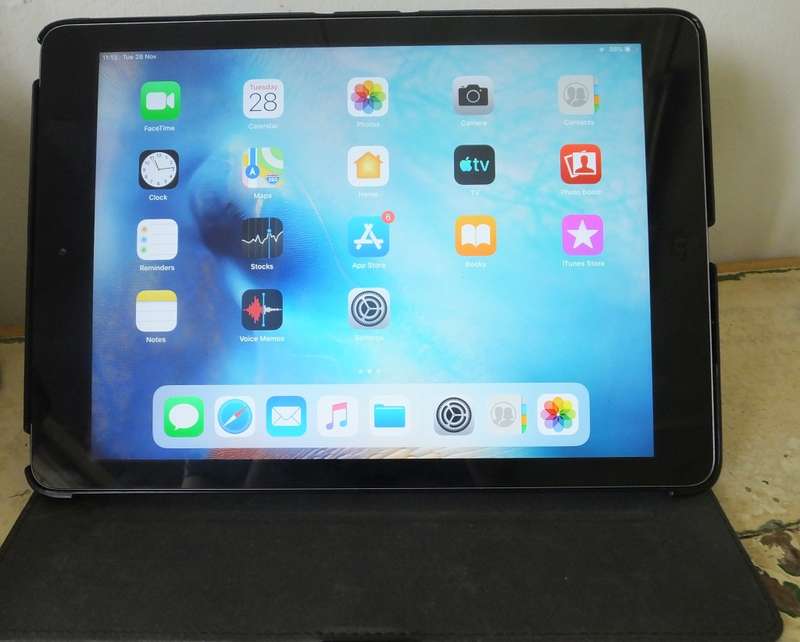 Apple iPad Air 64GB WiFi + Cellular / LTE with Original Apple Box in EXCELLENT Like New Condition