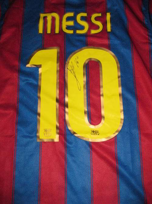 Lionel Messi signed FC Barcelona 2009/10 home shirt