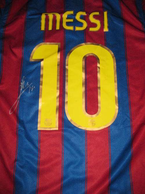 Lionel Messi signed FC Barcelona 2009/10 home shirt
