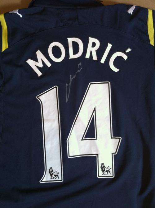 Luka Modric signed Tottenham Spurs 2009/10 away shirt!