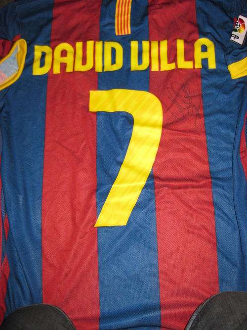David Villa signed Barcelona 2010/2011 NEW home shirt!