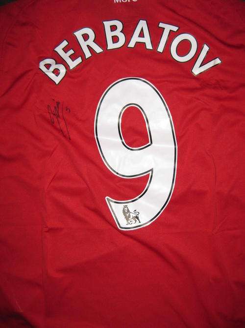Dimitar Berbatov signed Man Utd NEW 2010/2011 home shirt