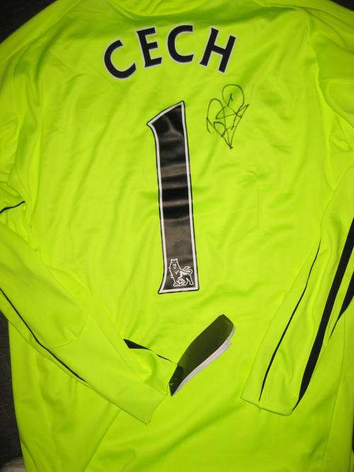Petr Cech signed CHELSEA 2010/2011 Goalkeeper shirt