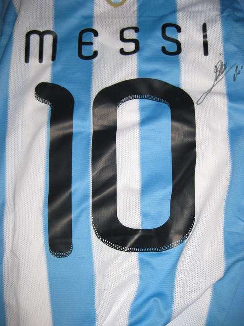 Lionel Messi signed Argentina 2010-11 NEW home shirt