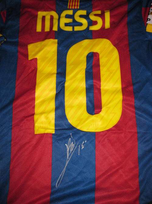 Lionel Messi signed Fc Barcelona 2010-11 NEW home shirt