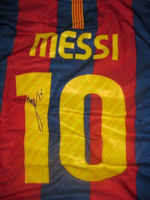 Lionel Messi signed Fc Barcelona 2010-11 NEW home shirt